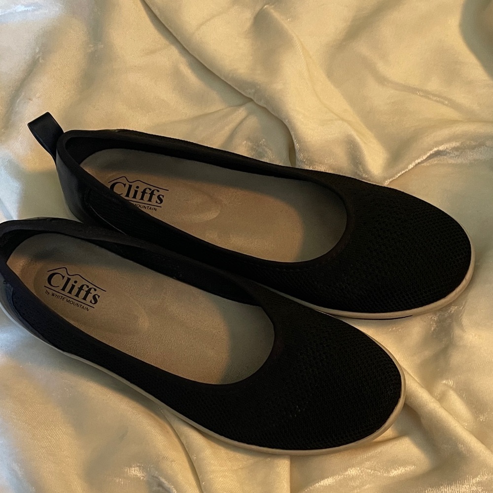 Cliffs by White Mountain Black Slip-On Flats